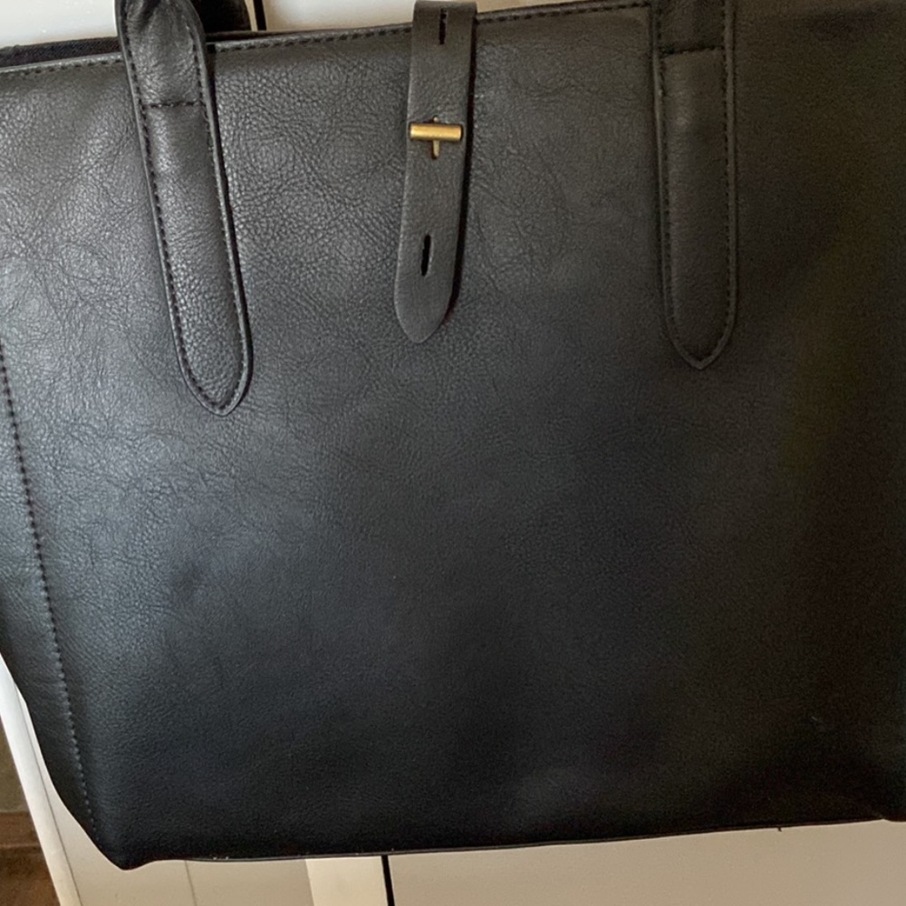 Large Black Handbag/Tote/Purse - Very Roomy NEW!